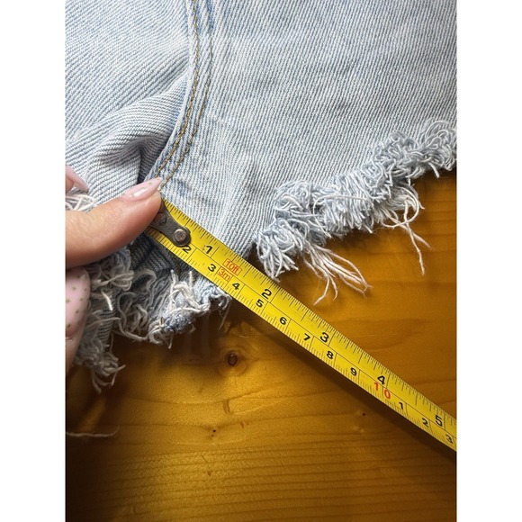 VTG Levis 921 Women's Size 6 Short Tapered Fit Jean Shorts Light Wash - Picture 8 of 8